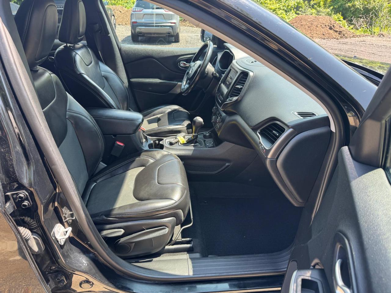 2019 Jeep Cherokee Latitude Plus - Image 5