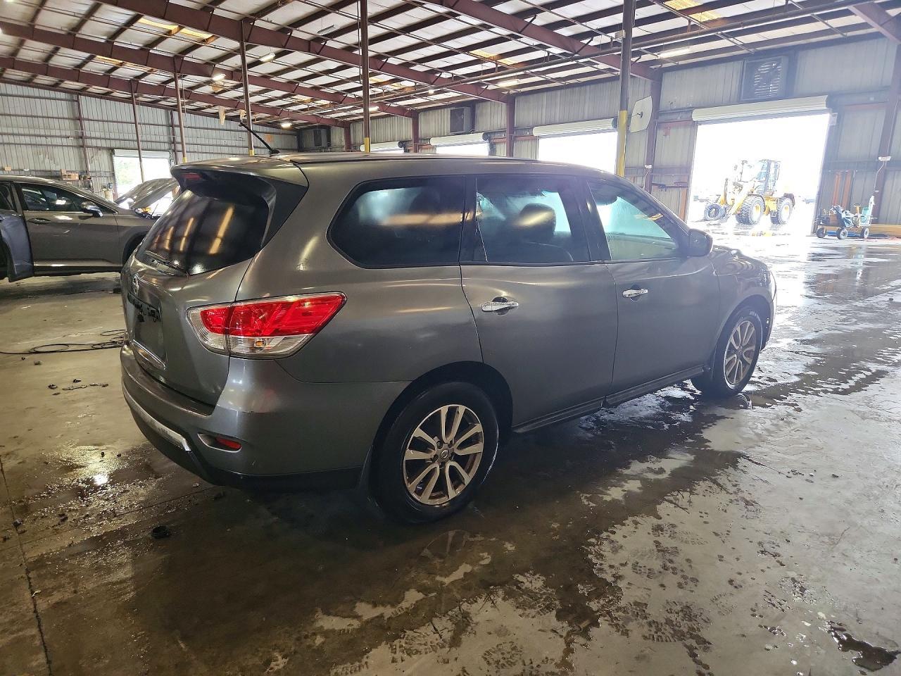2015 Nissan Pathfinder S - Фото 3