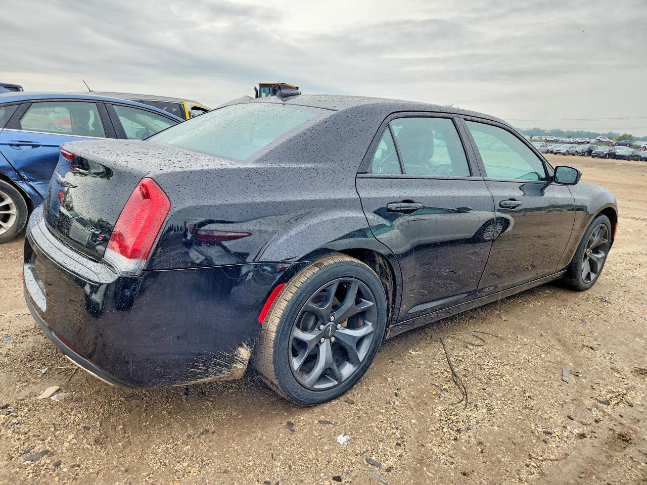 2021 Chrysler 300 S - Фото 3
