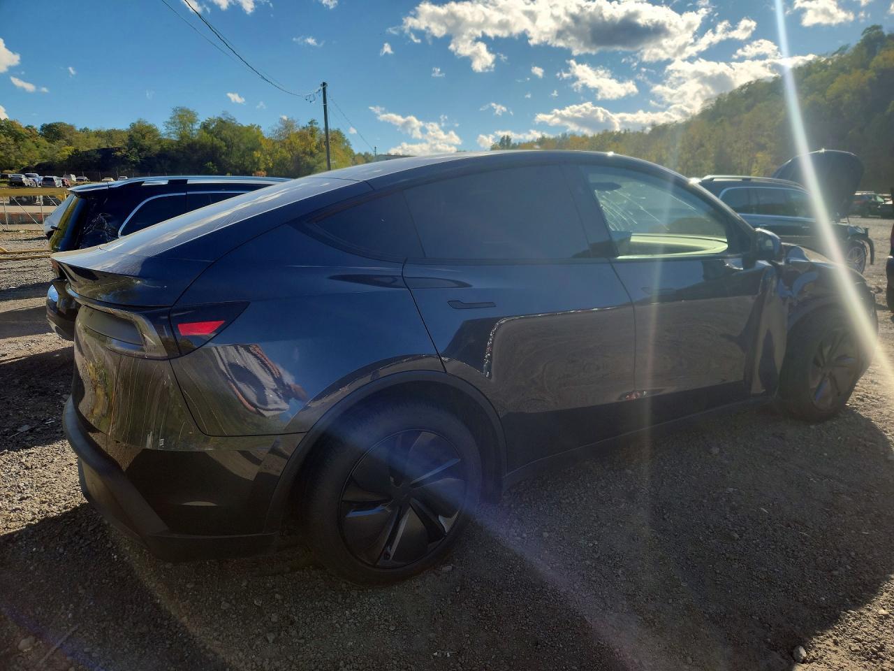 2026 Tesla Model Y - Фото 3