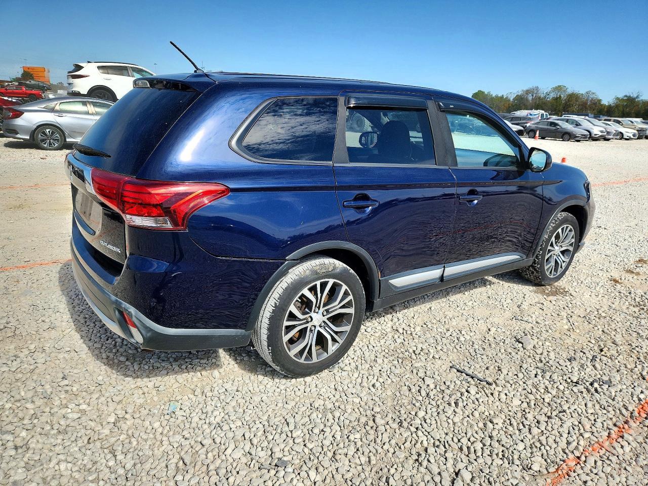 2016 Mitsubishi Outlander Se - Image 3