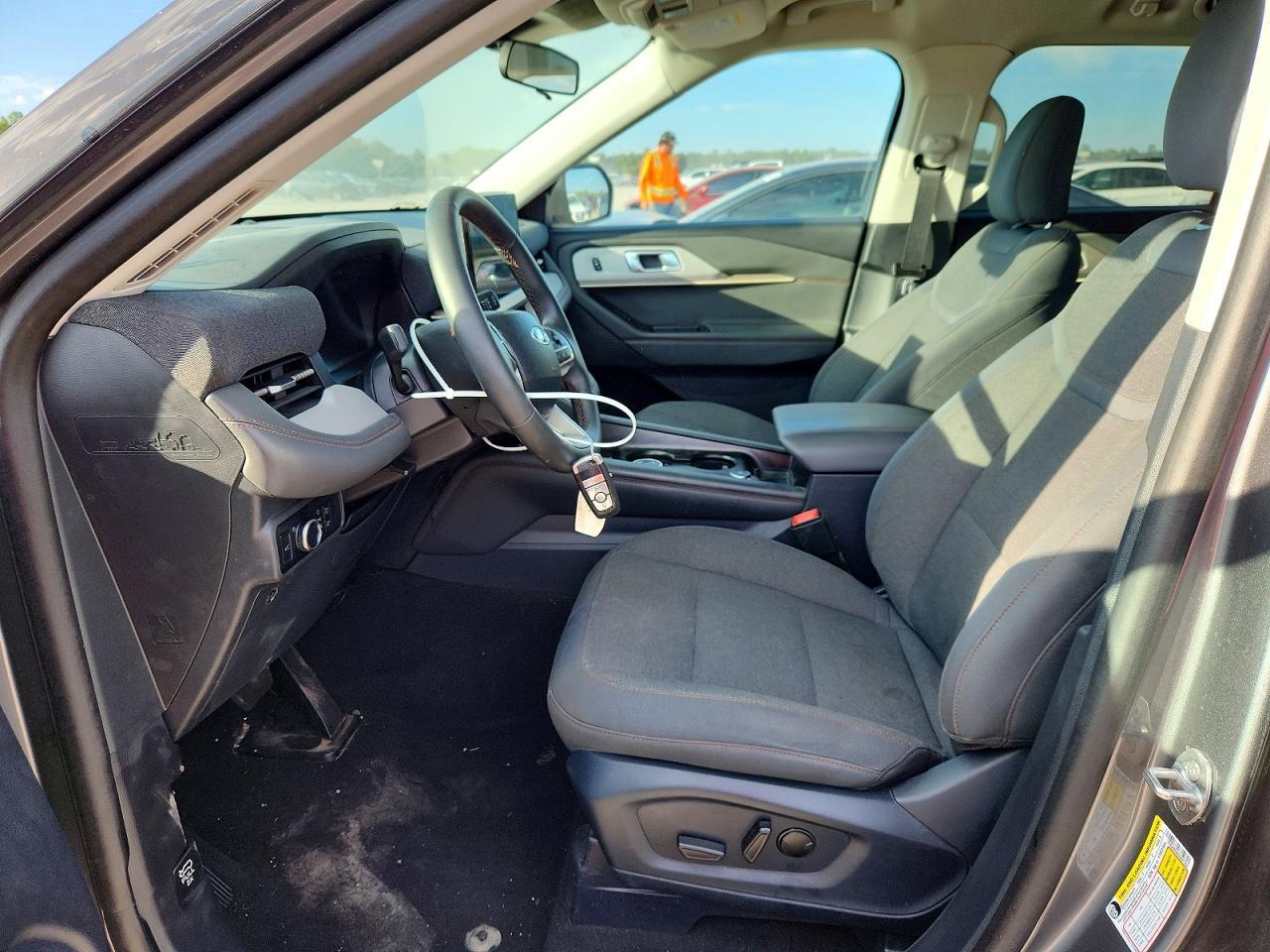 2025 Ford Explorer Active - Фото 7