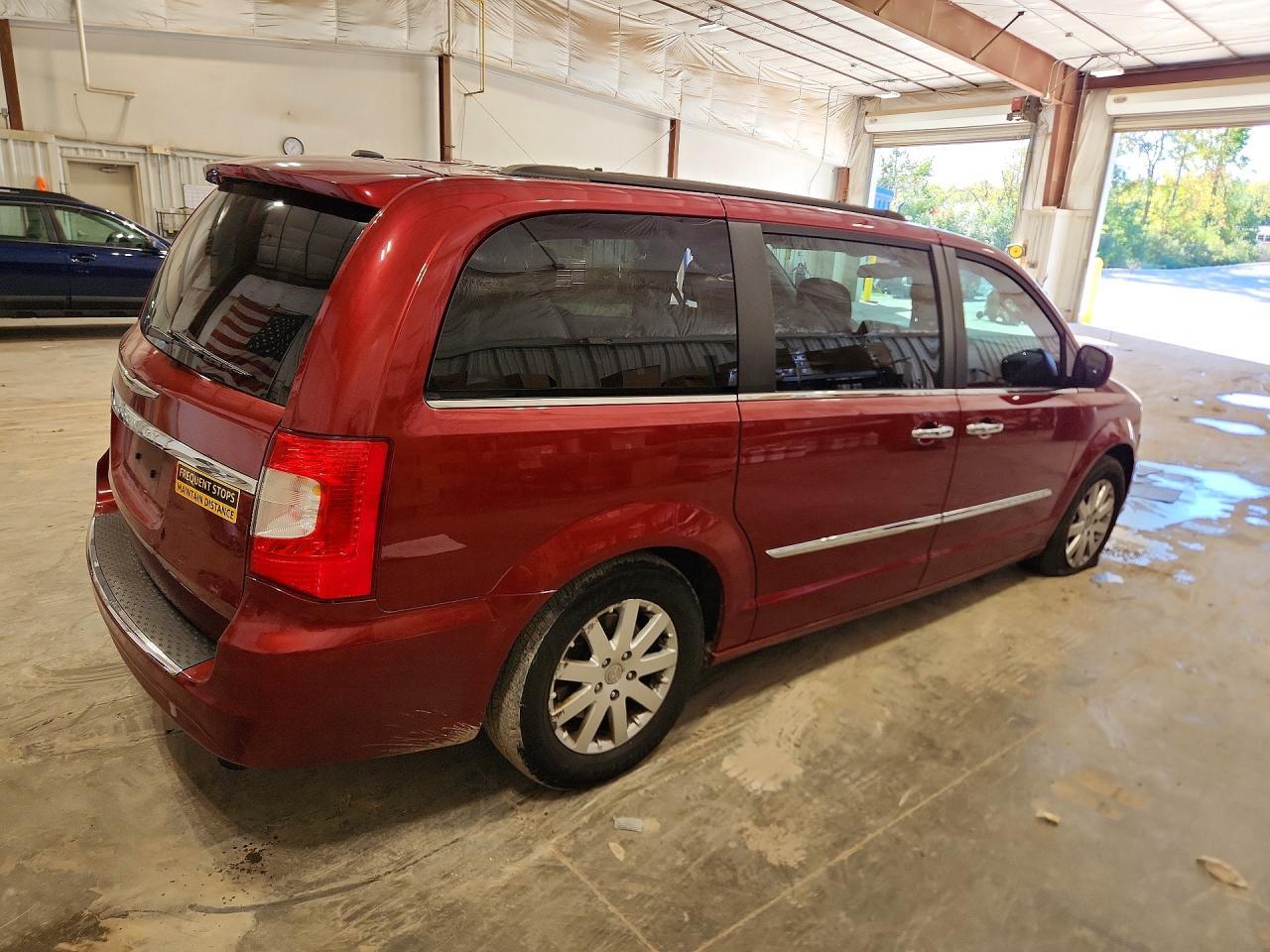 2016 Chrysler Town & Country Touring - Фото 3
