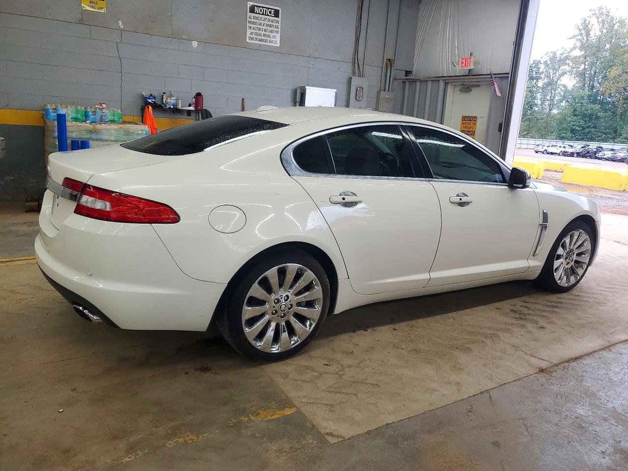 2009 Jaguar Xf Premium Luxury - Image 3