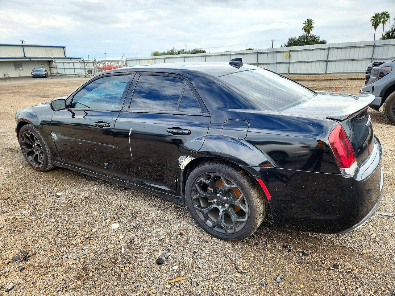 2019 Chrysler 300 S - Фото 2