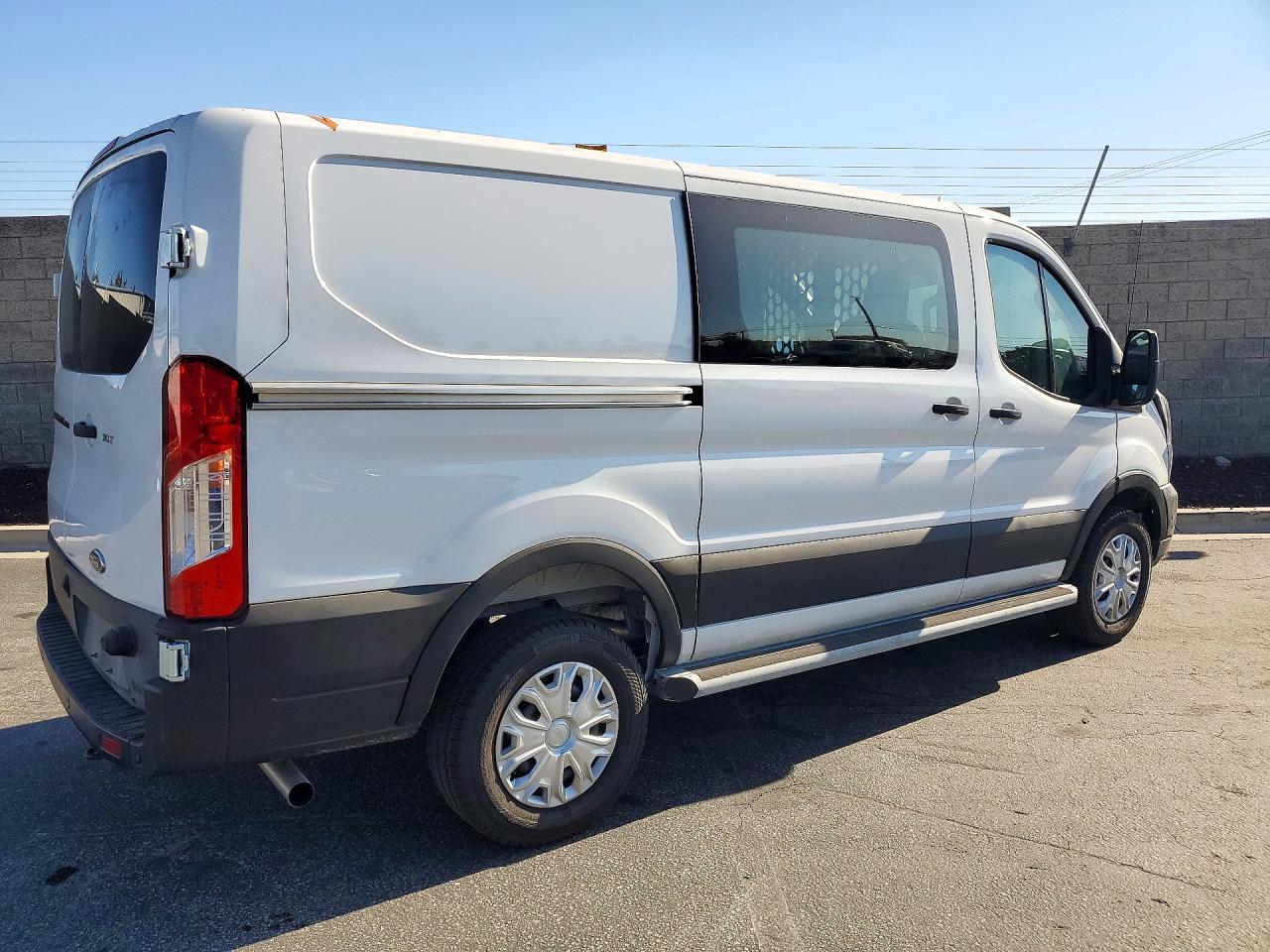 2026 Ford Transit T-250 - Фото 3