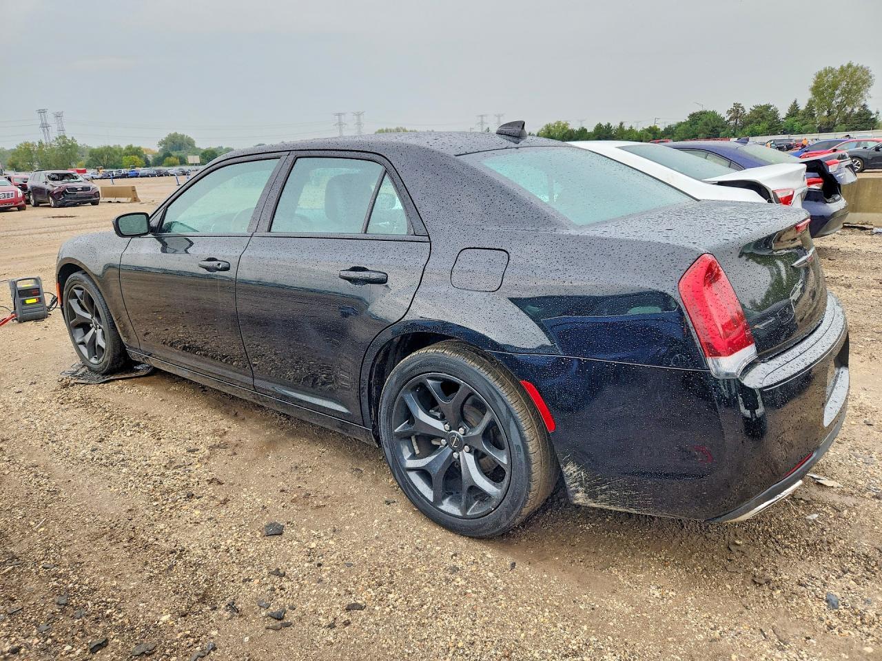 2021 Chrysler 300 S - Фото 2