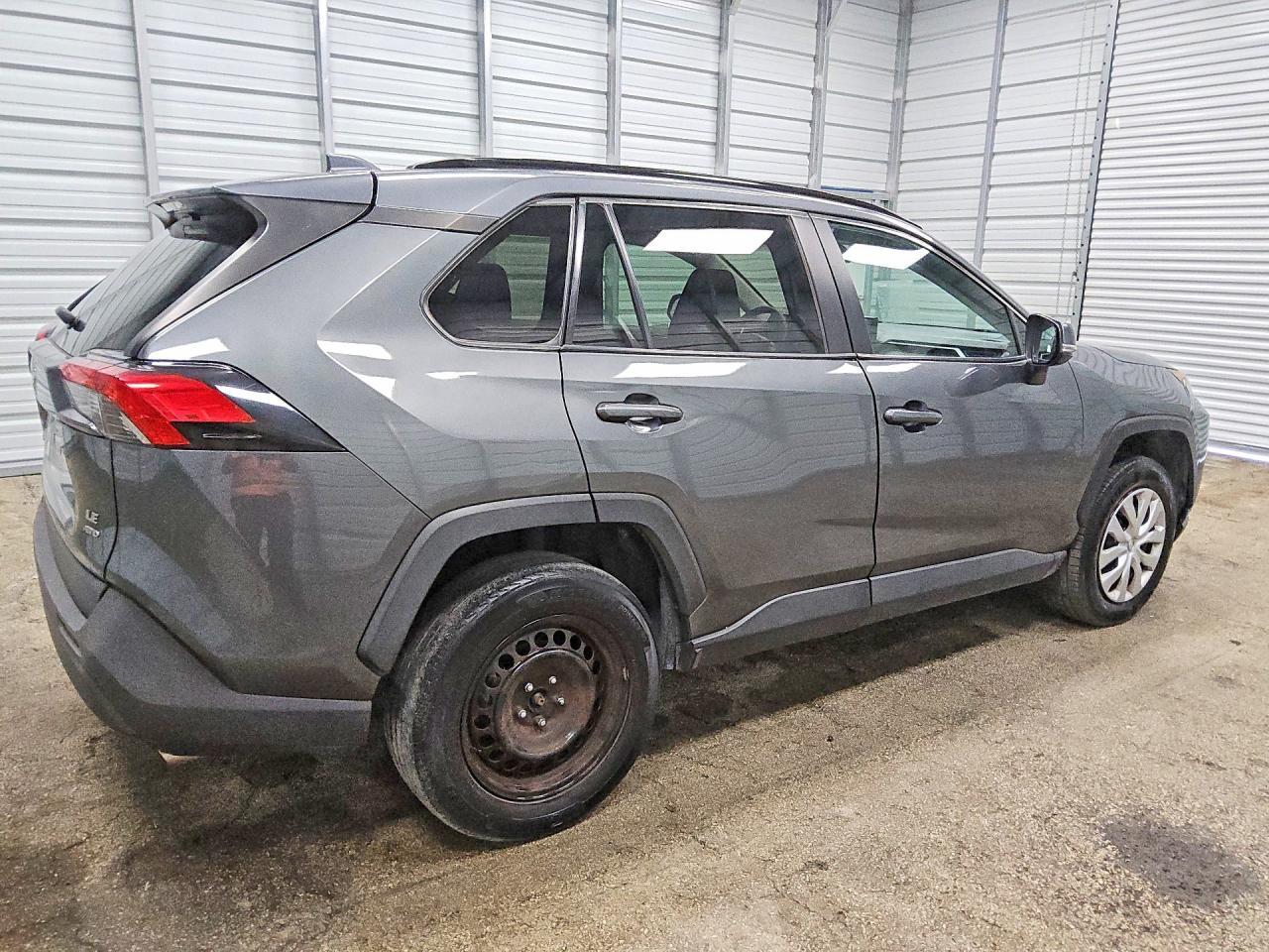 2021 Toyota Rav4 Le - Фото 3