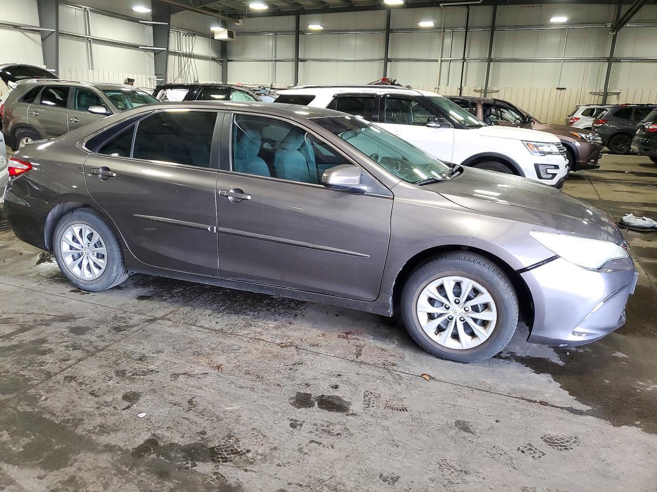 2016 Toyota Camry Le - Фото 4