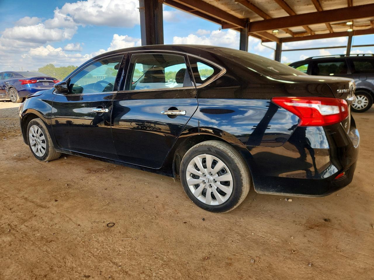 2016 Nissan Sentra S - Фото 2