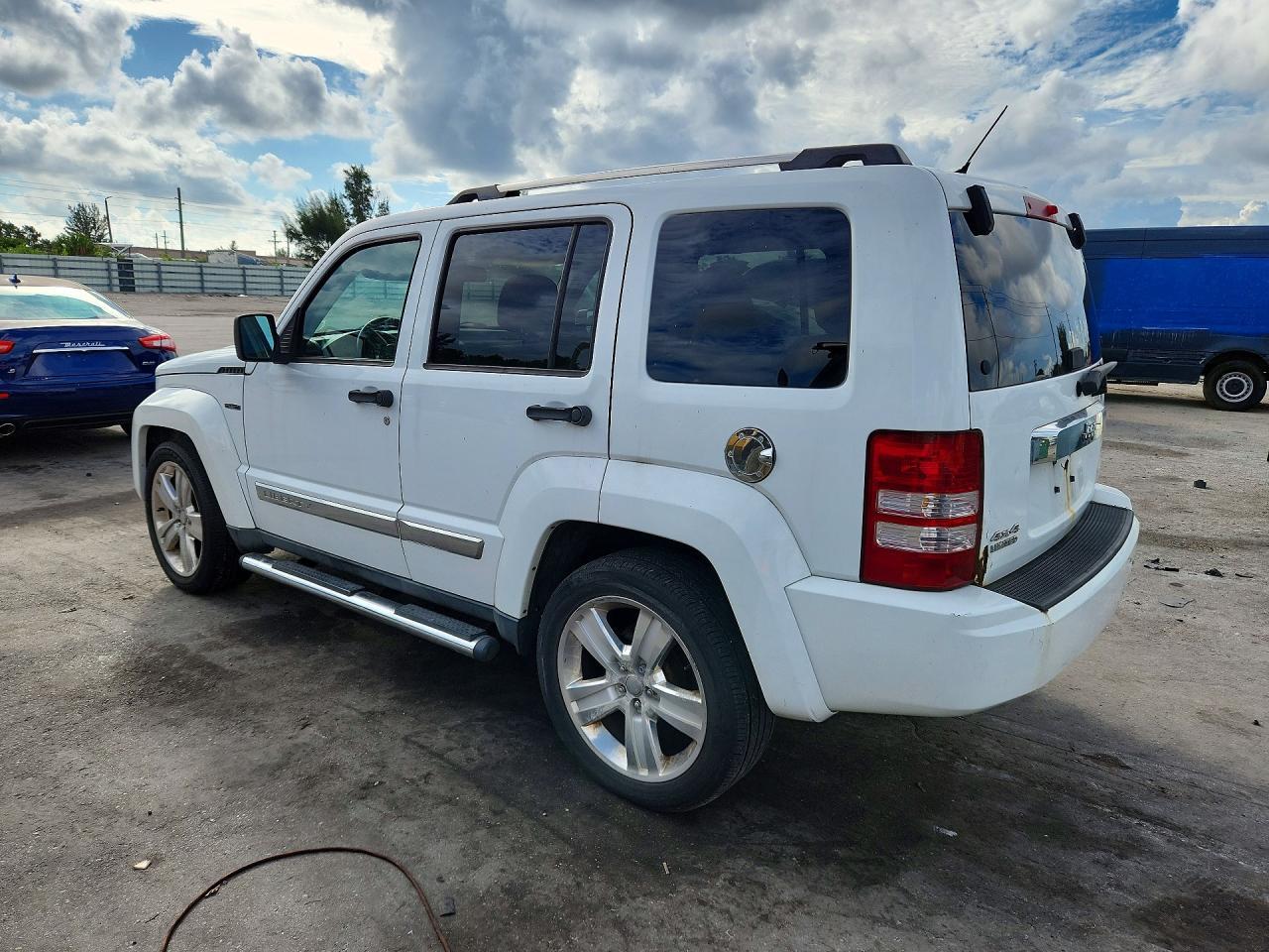 2012 Jeep Liberty Jet - Фото 2