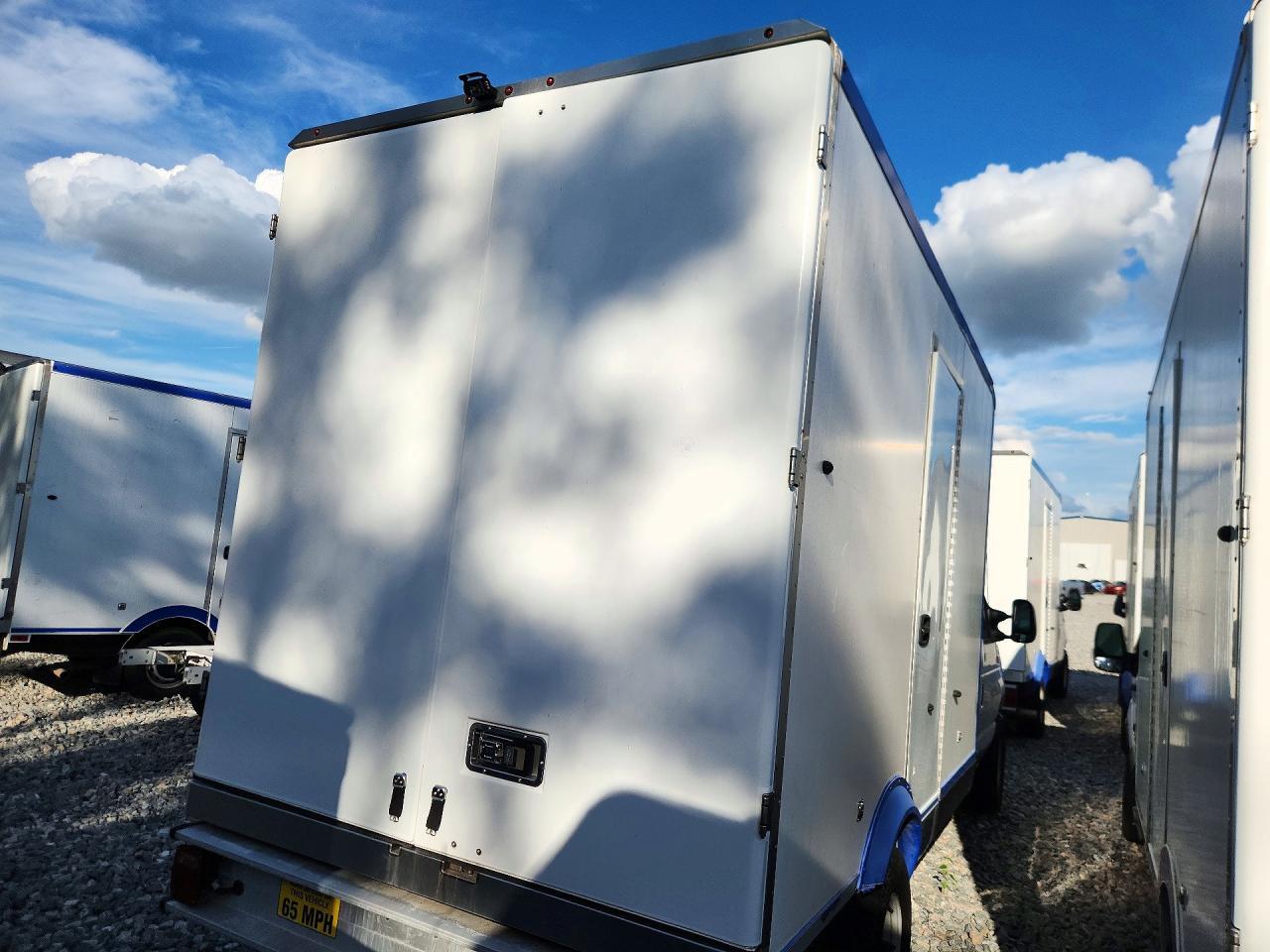 2023 Ford E350 - Refrigerated Box Truck - Фото 3