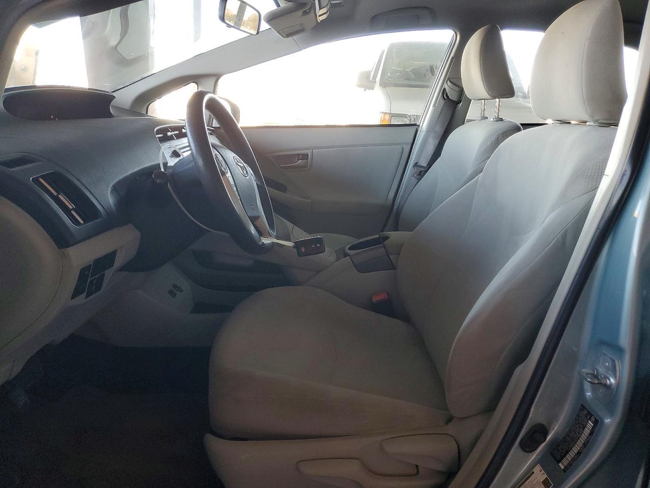 2013 Toyota Prius Three - Image 7