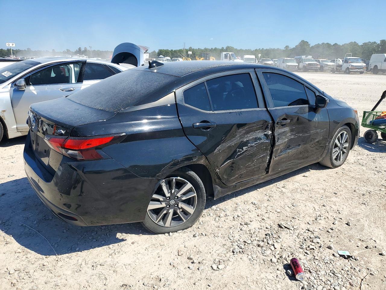 2021 Nissan Versa - Фото 3