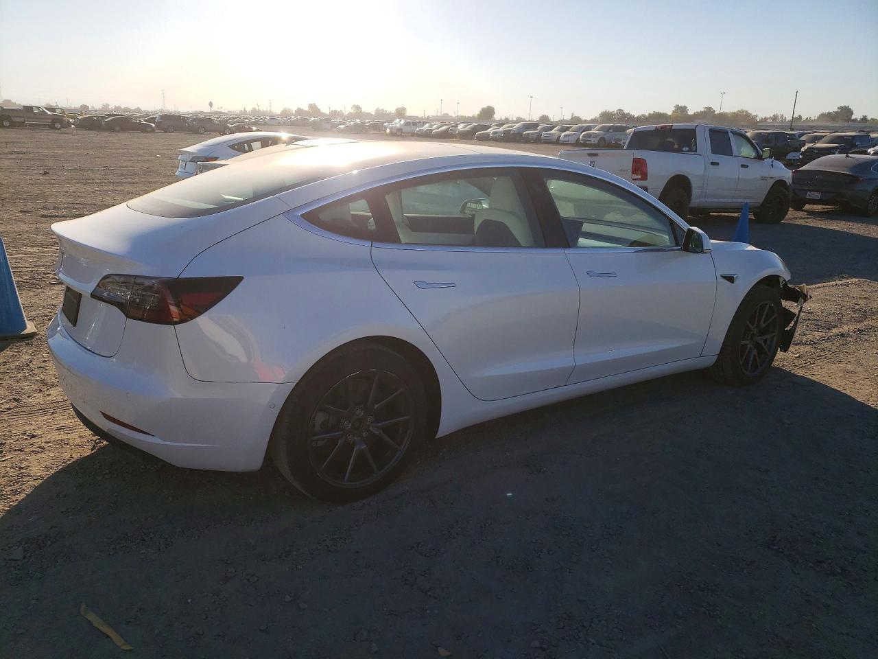 2020 Tesla Model 3 - Фото 3