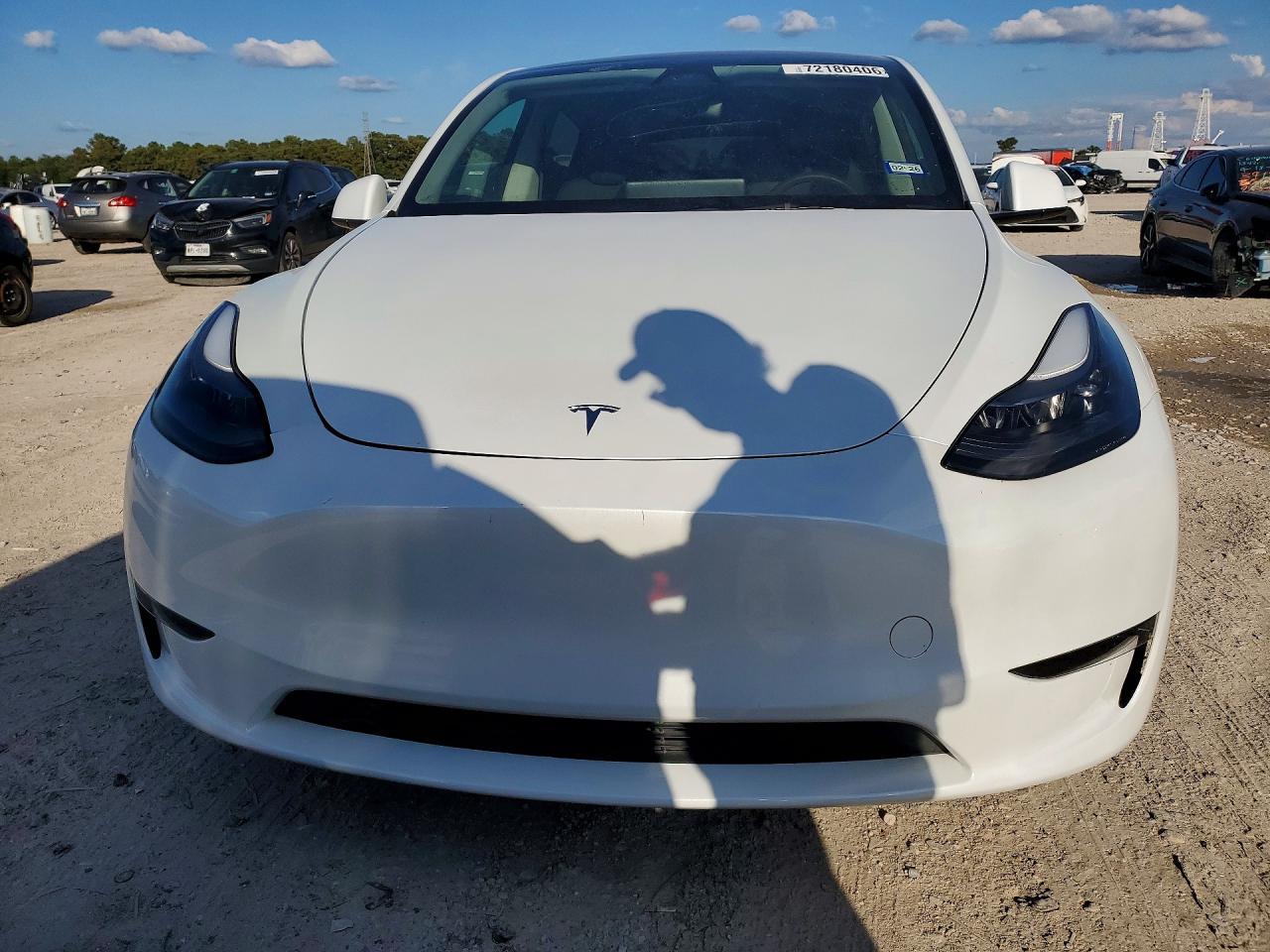 2025 Tesla Model Y - Фото 5