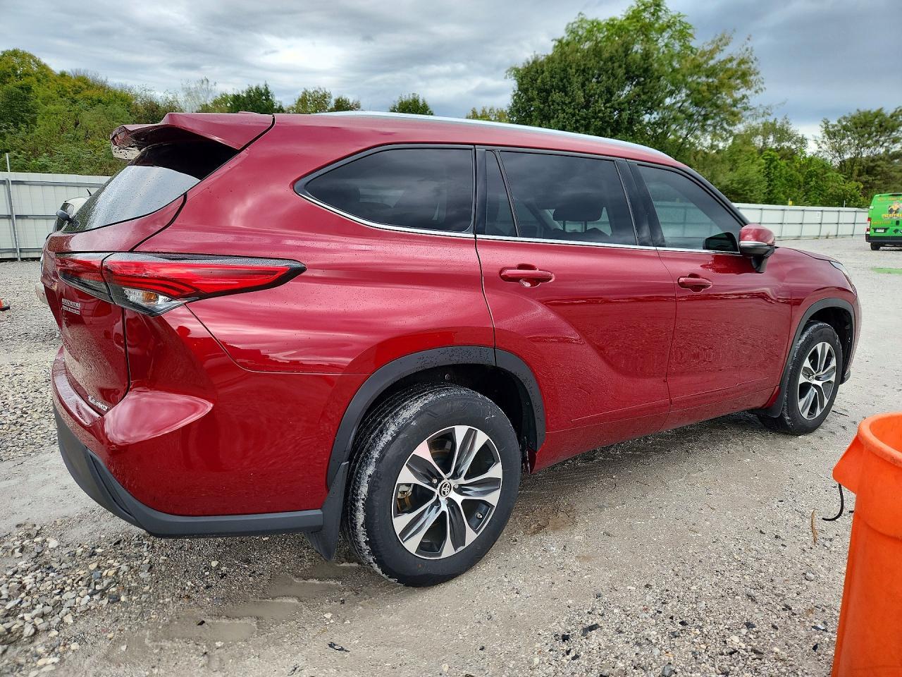 2021 Toyota Highlander Xle - Image 3