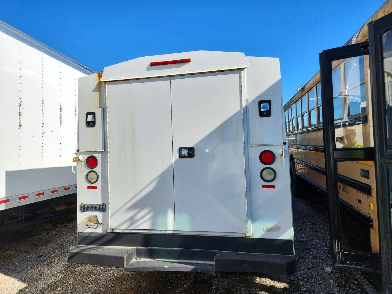 2017 Chevrolet Express G3500 - Image 6