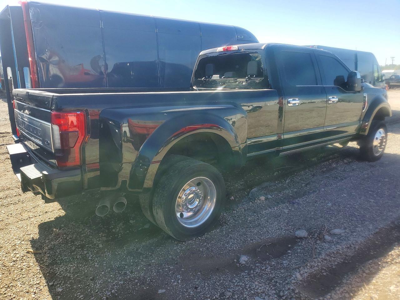 2017 Ford F450 Super Duty - Image 3