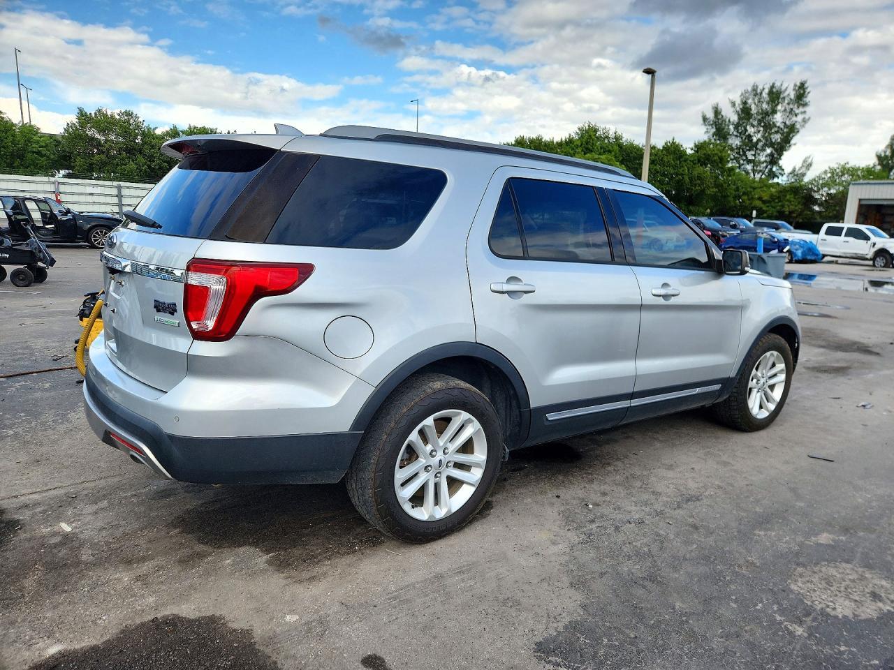 2017 Ford Explorer Xlt - Фото 3