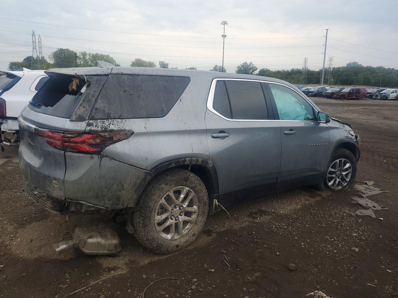2023 Chevrolet Traverse Ls - Фото 3