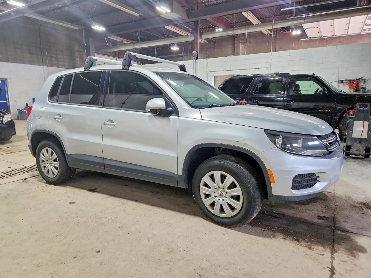 2014 Volkswagen Tiguan S - Фото 4
