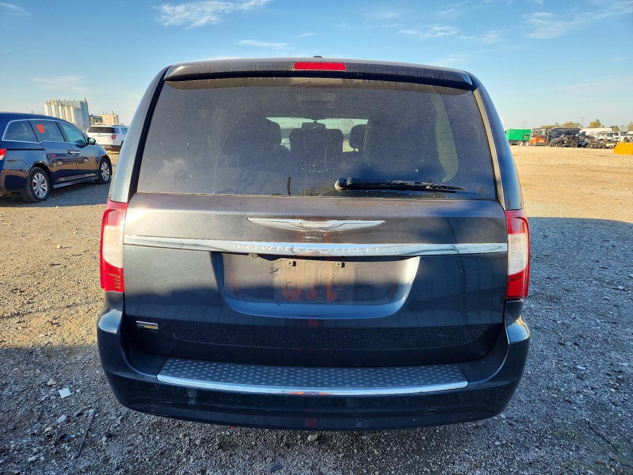 2014 Chrysler Town & Country Touring - Фото 6