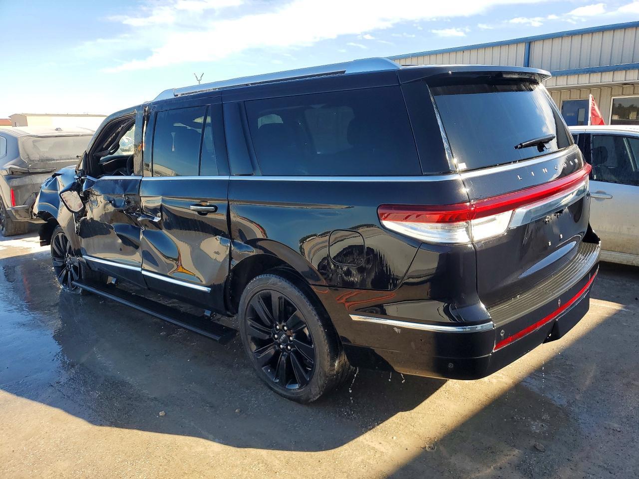 2023 Lincoln Navigator L Reserve - Image 2