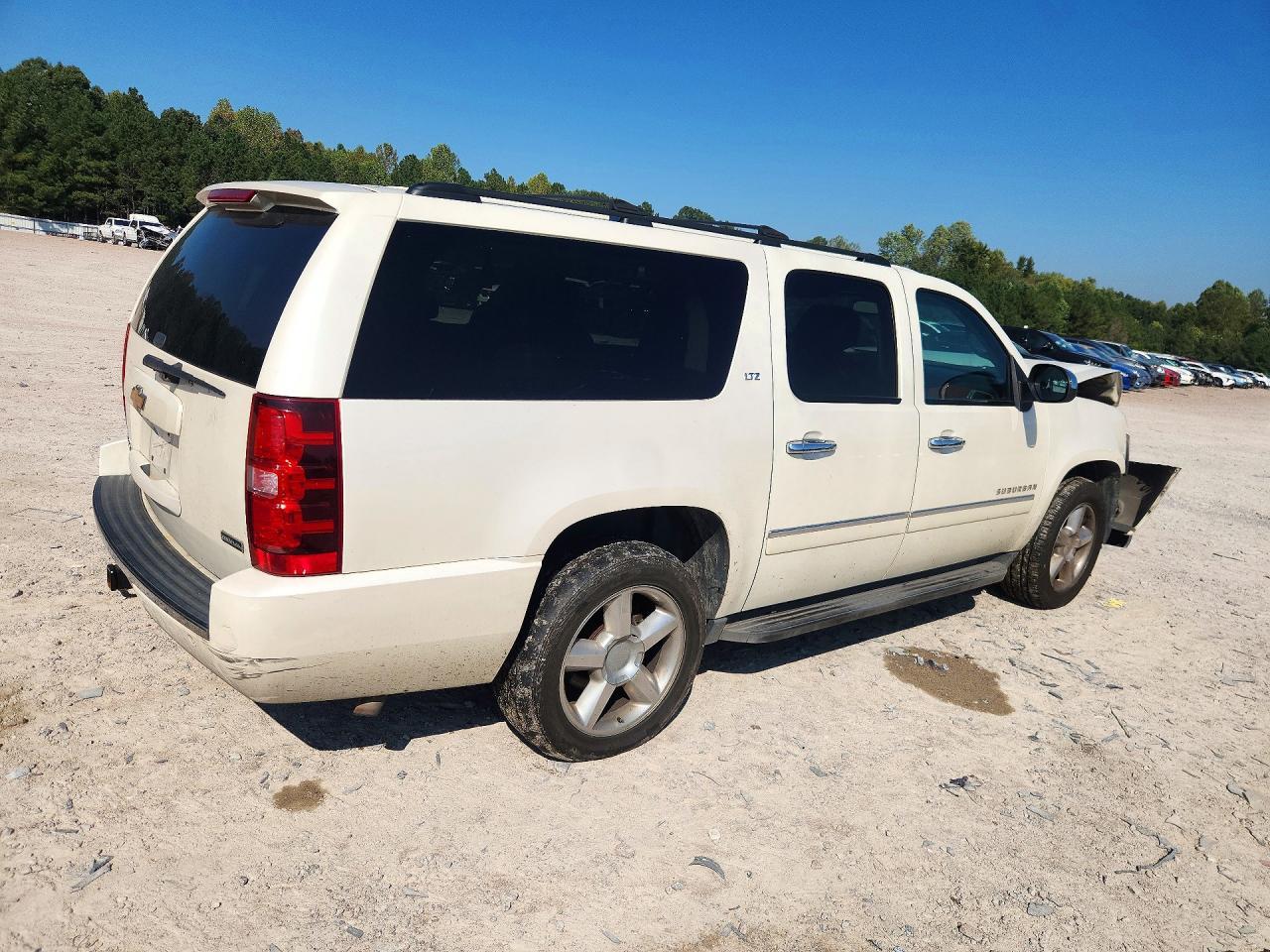 2012 Chevrolet Suburban K1500 Ltz - Image 3