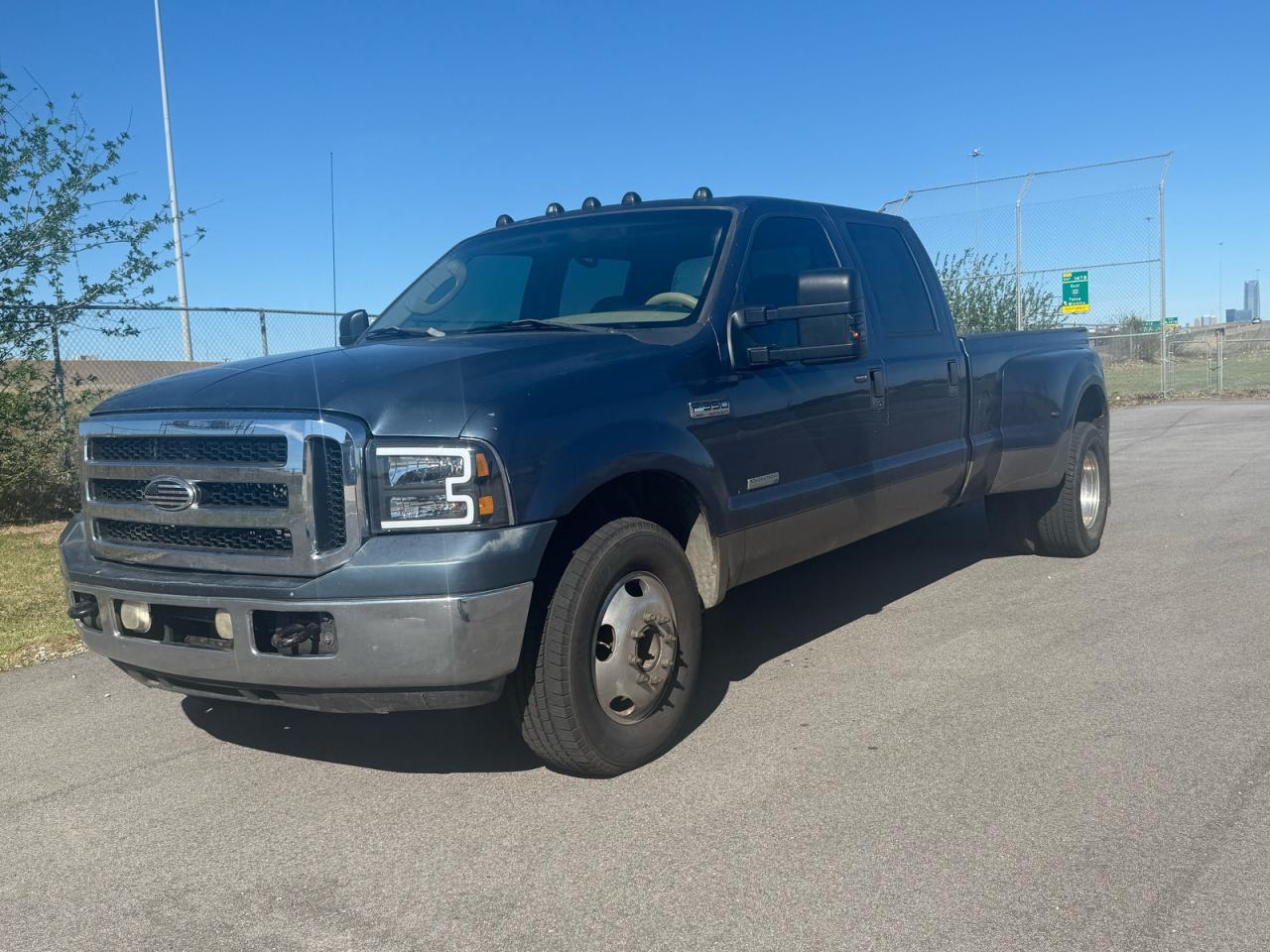 2006 Ford F350 Super Duty - Image 2