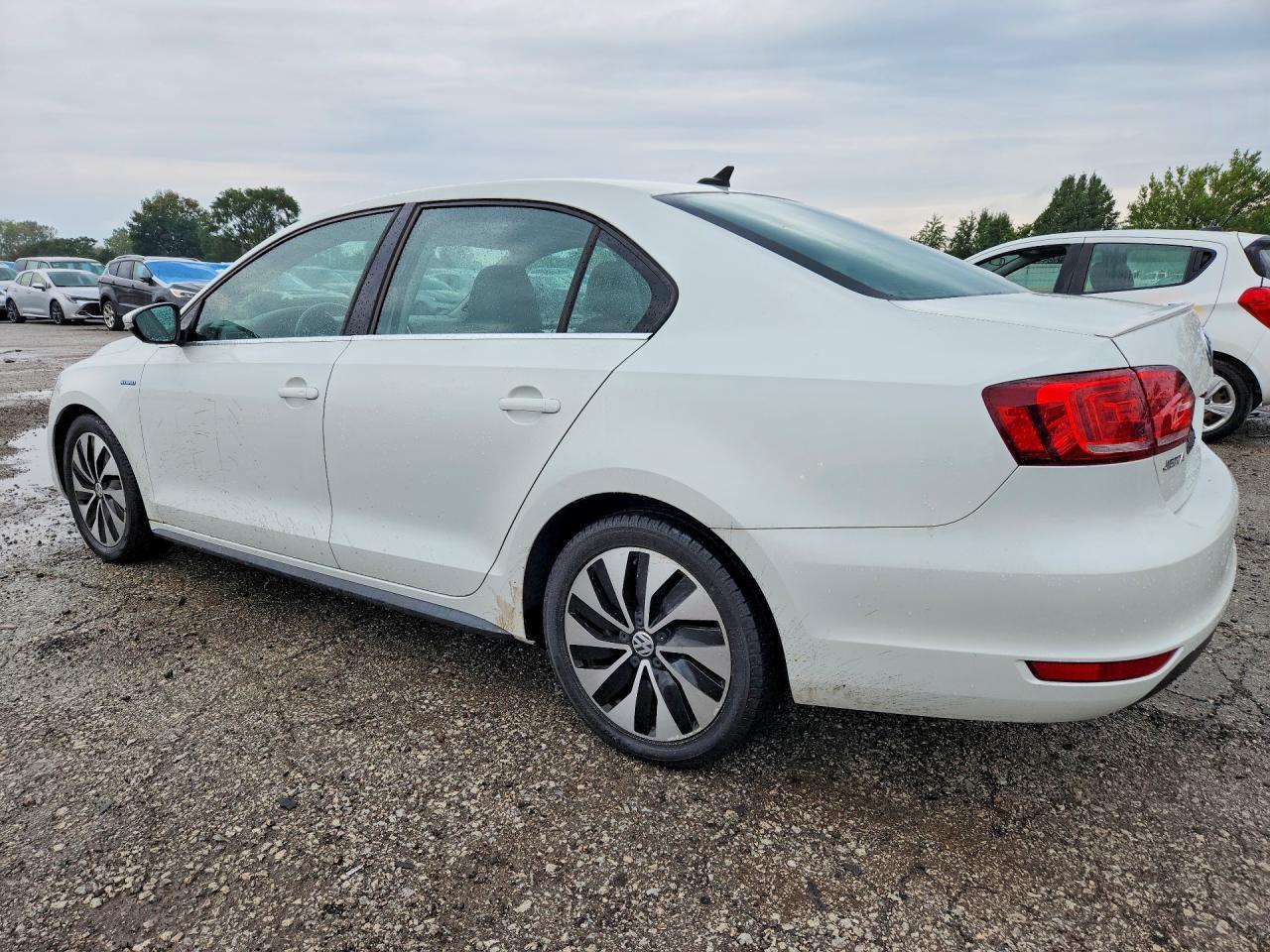 2013 Volkswagen Jetta Hybrid - Image 2