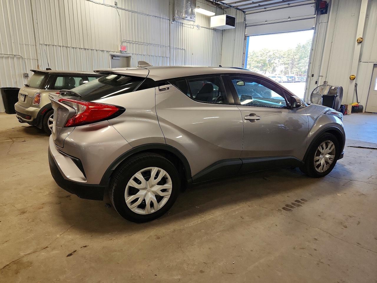 2019 Toyota C-Hr Le - Фото 3