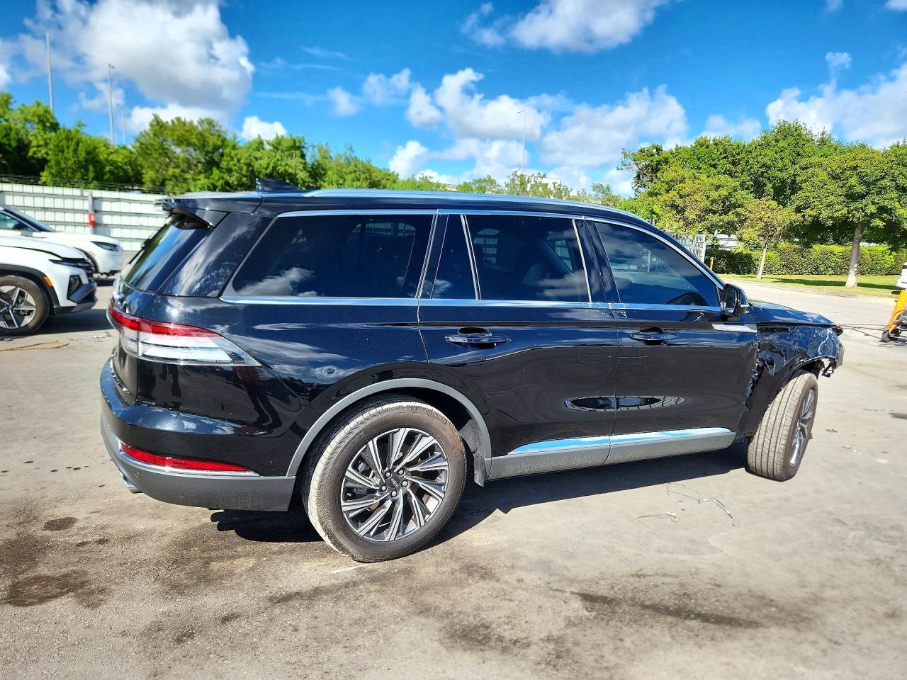 2025 Lincoln Aviator - Image 3