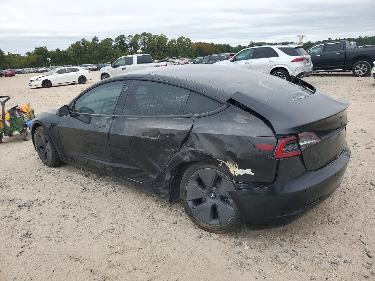 2023 Tesla Model 3 - Фото 2