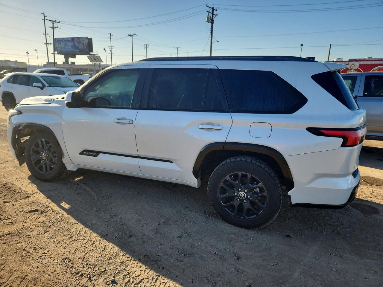 2023 Toyota Sequoia Platinum - Фото 2