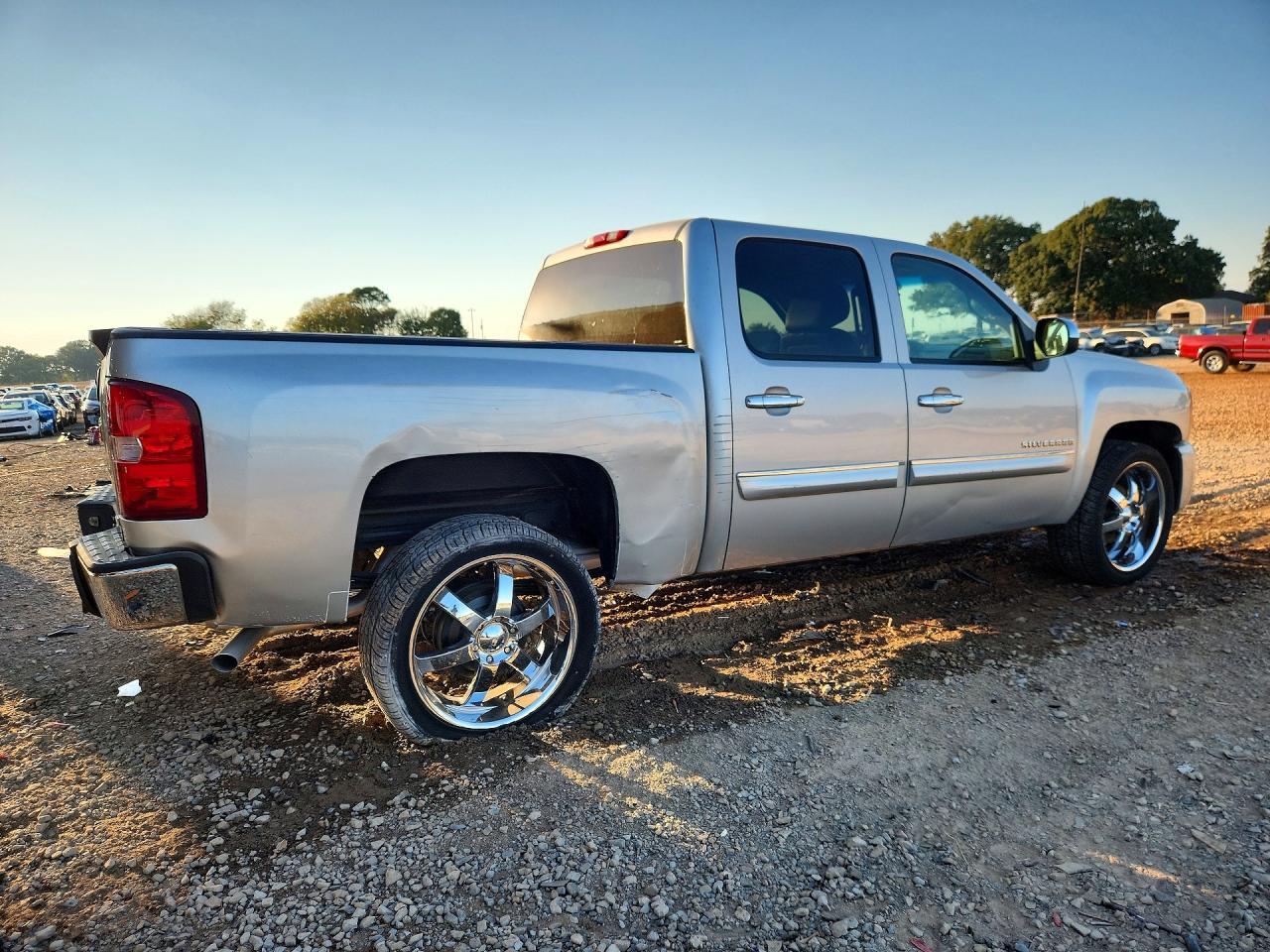2010 Chevrolet Silverado C1500 Lt - Image 3