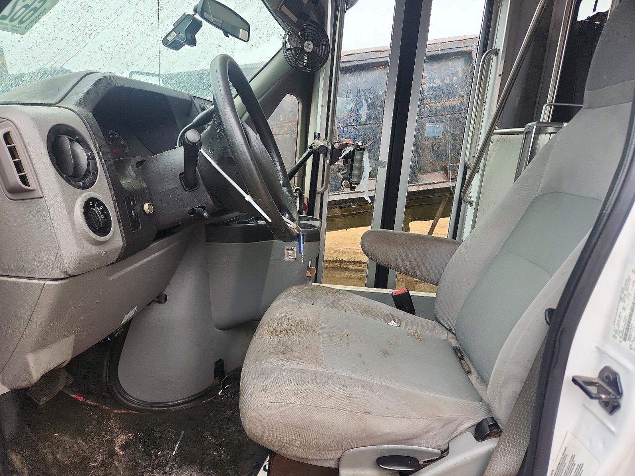2018 Ford E350 Shuttle Bus - Фото 7