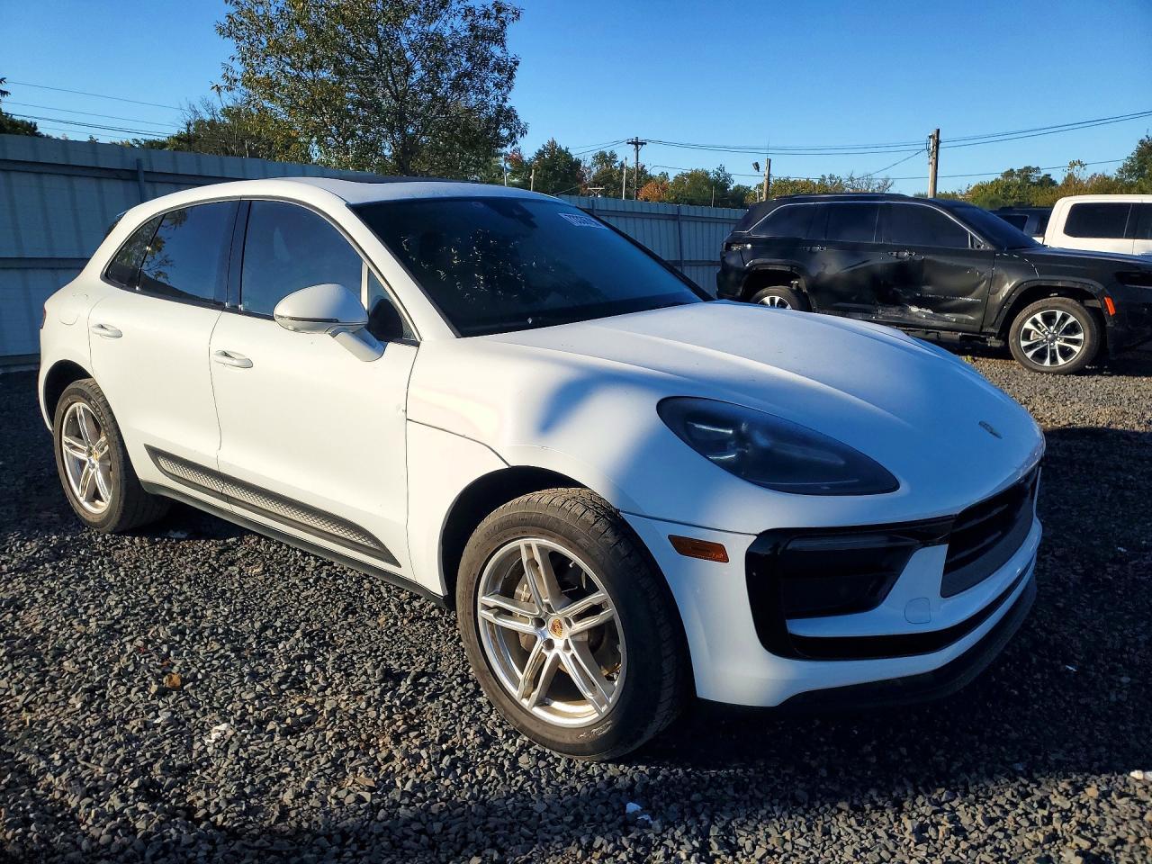 2023 Porsche Macan Base - Image 4