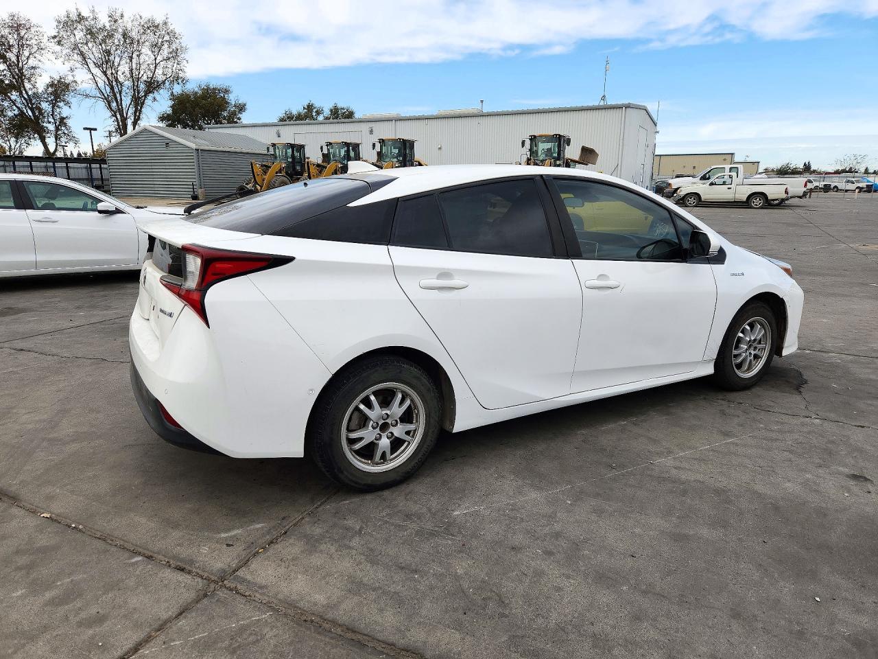 2020 Toyota Prius Le - Фото 3
