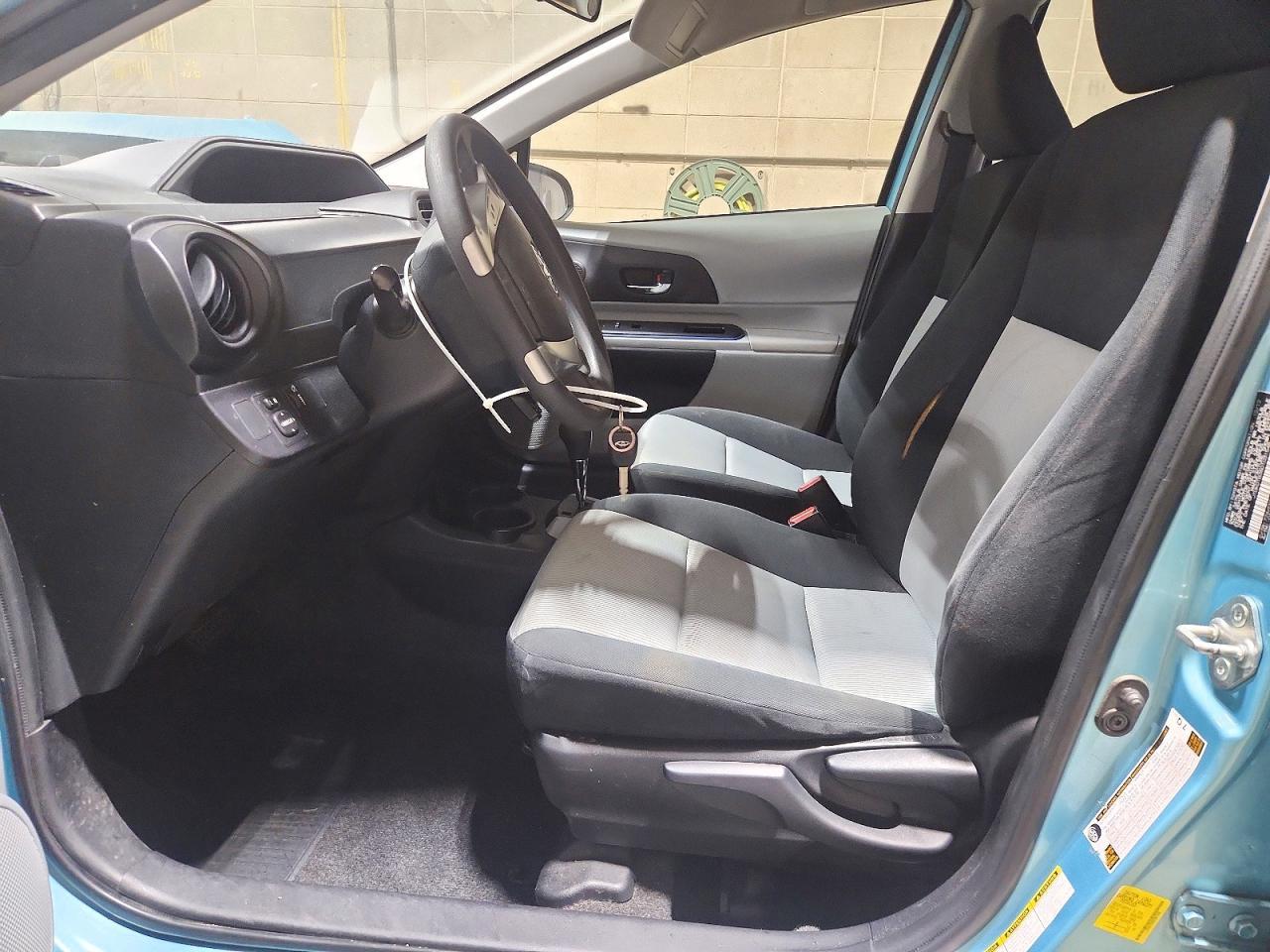 2013 Toyota Prius C Two - Фото 7