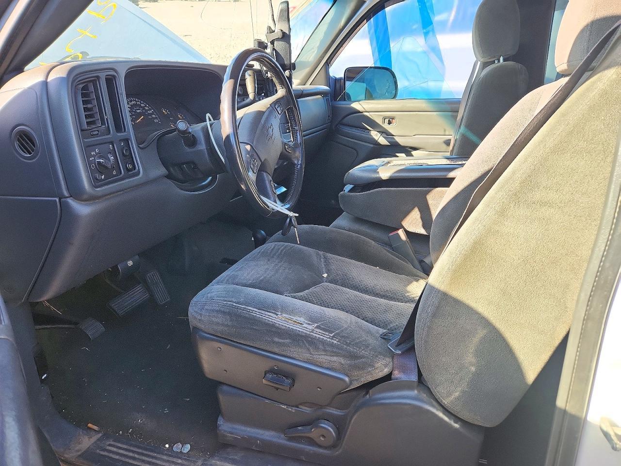 2004 Chevrolet Silverado K2500 Heavy Duty - Image 7