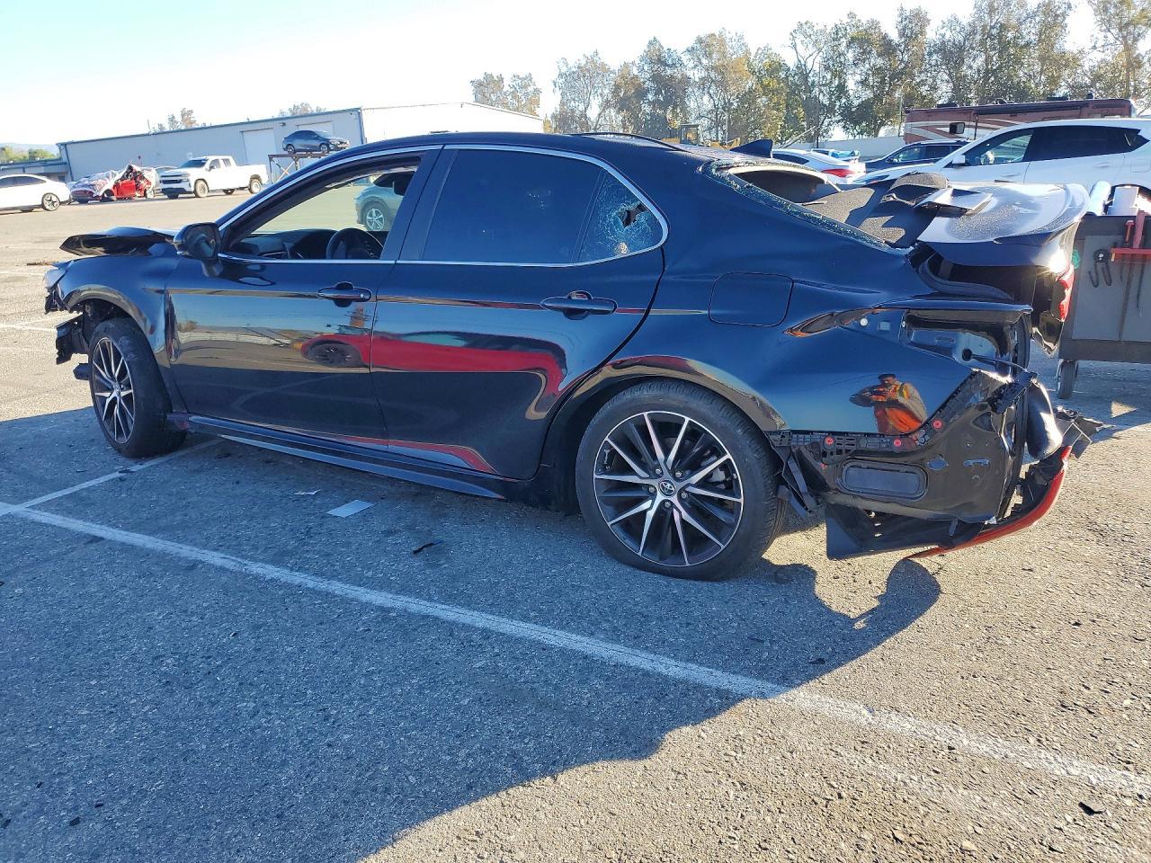 2023 Toyota Camry Se - Фото 2