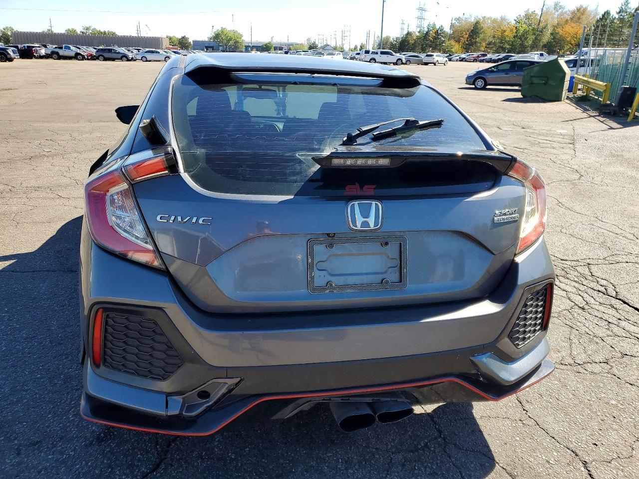 2018 Honda Civic Sport Touring - Image 6