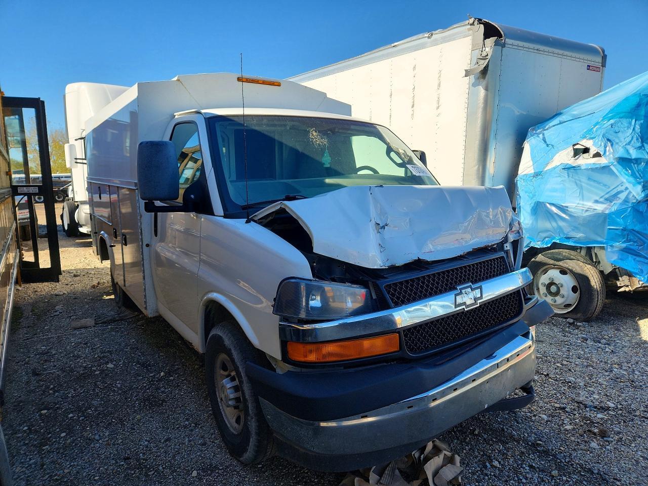 2017 Chevrolet Express G3500 - Image 4