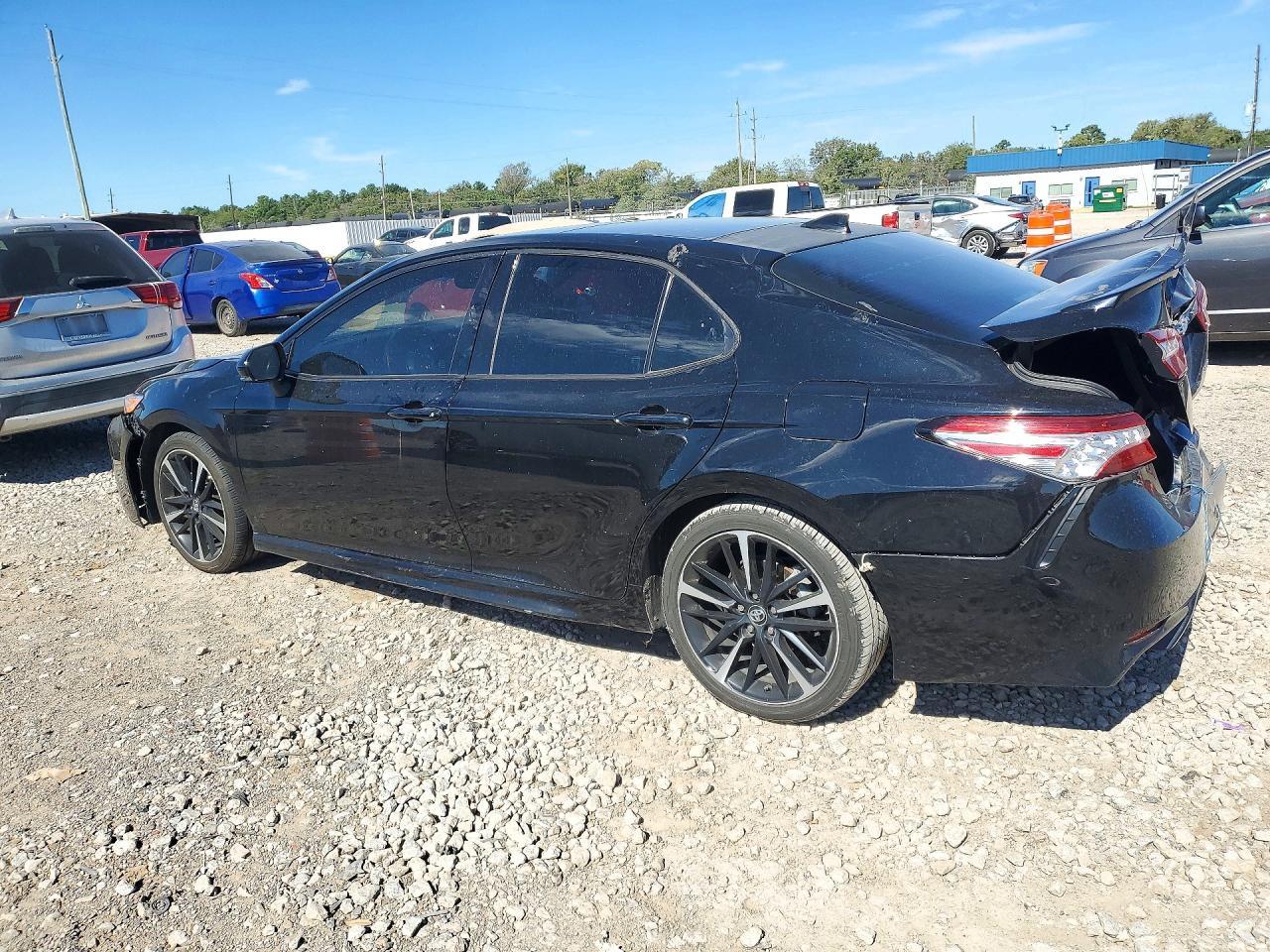 2020 Toyota Camry Xse - Фото 2