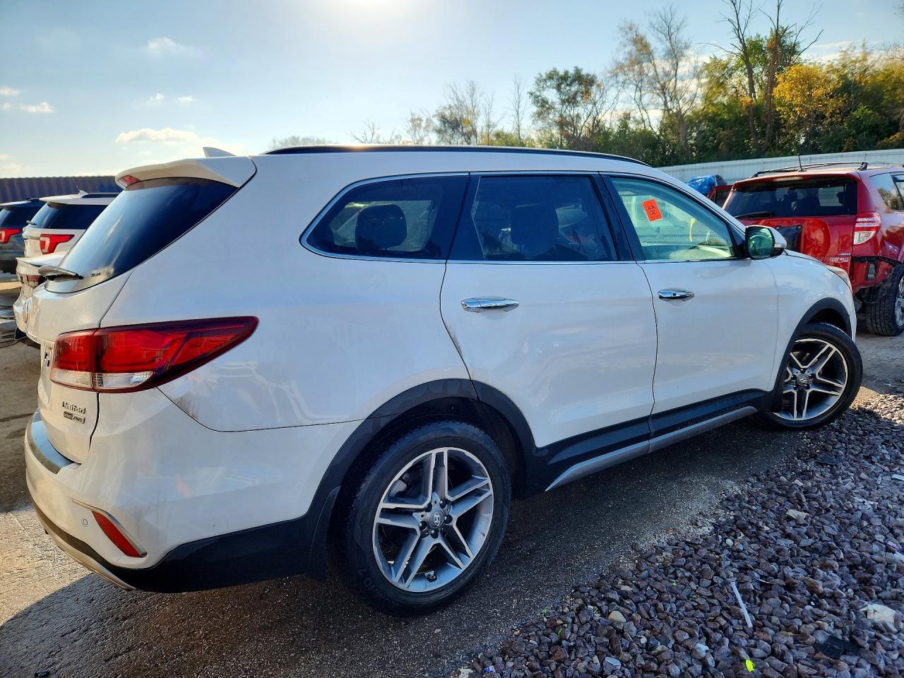 2017 Hyundai Santa Fe Limited Ultimate - Image 3