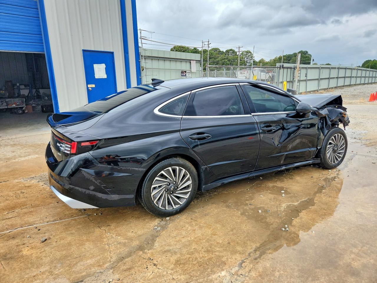 2025 Hyundai Sonata Hybrid Limited - Image 3