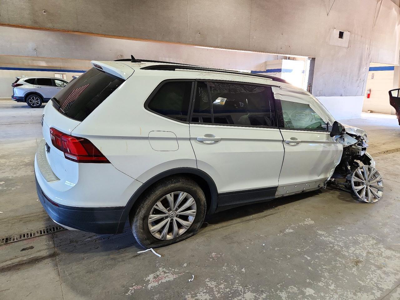 2020 Volkswagen Tiguan S - Фото 3