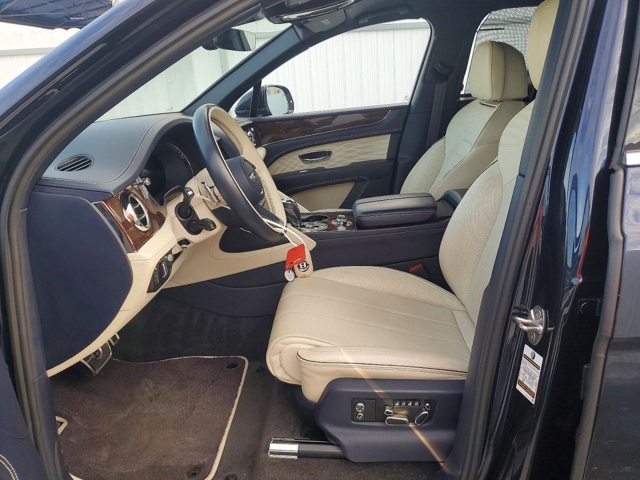 2023 Bentley Bentayga - Фото 7