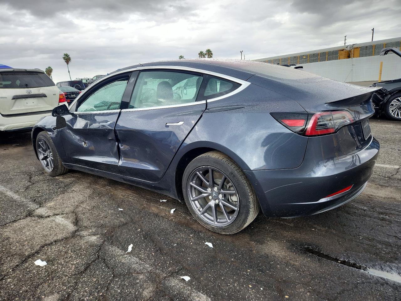 2018 Tesla Model 3 - Фото 2